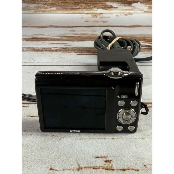 Nikon COOLPIX S3000 12MP Digital Camera 4x Zoom Purple Compact - Picture 6 of 8